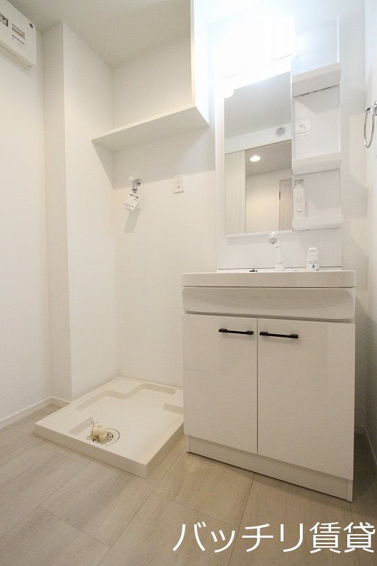 洗面設備　写真は別号室の為、現状優先になります。