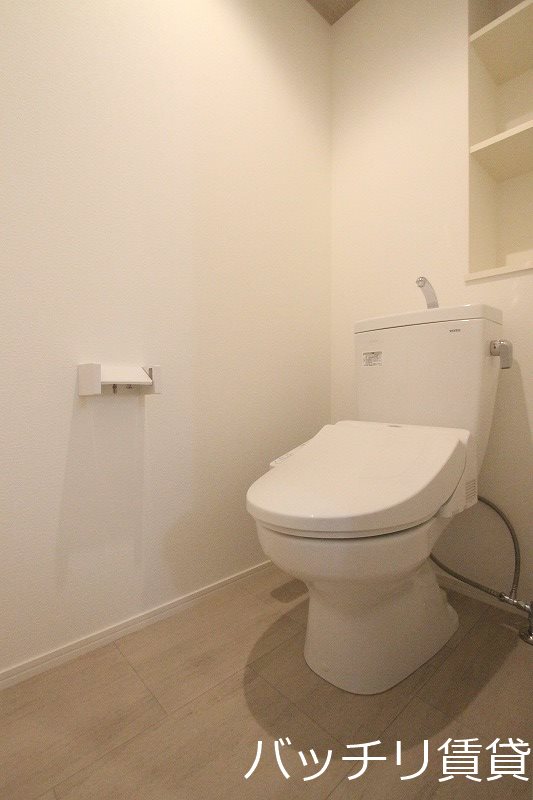 トイレ　写真は別号室の為、現状優先になります。