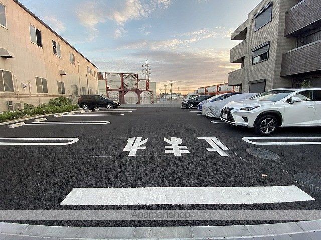 駐車場　駐車場