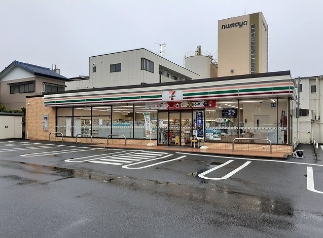 コンビニ　セブンイレブン（コンビニ）まで392m