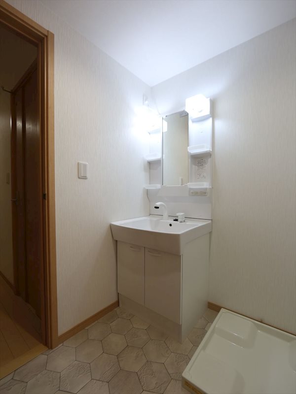 洗面設備　脱衣所　独立洗面台（シャンプードレッサー付）