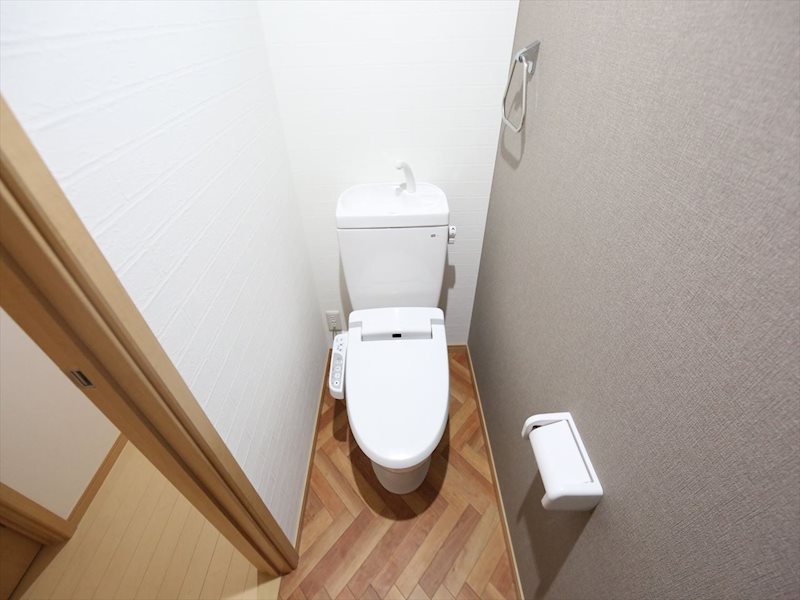 トイレ　温水洗浄暖房便座付トイレ