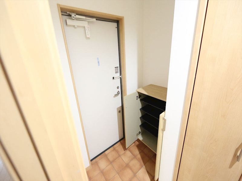 玄関　玄関　シューズボックス付