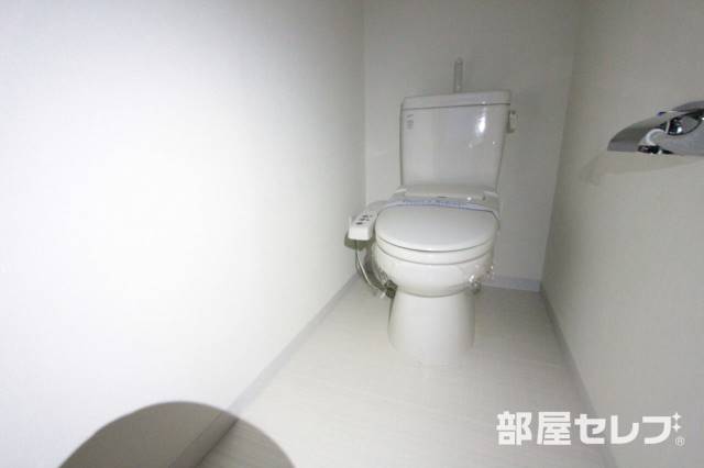 トイレ　清潔感のある色合いです