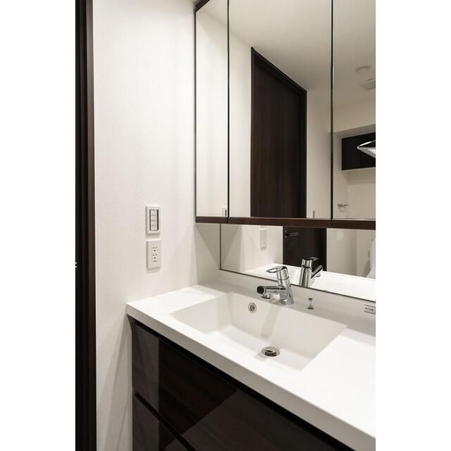 洗面設備　スペースが確保できる洗面所です