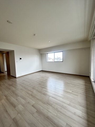 居室・リビング　こちらの居間で趣味の時間をお楽しみください