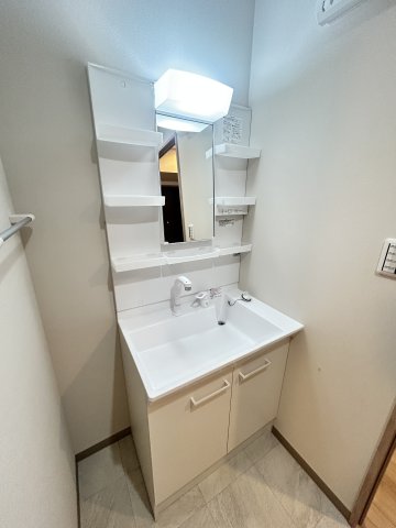 洗面設備　コンパクトで使いやすい洗面所