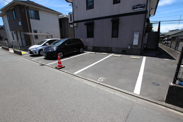 駐車場　敷地内駐車場　別途契約要