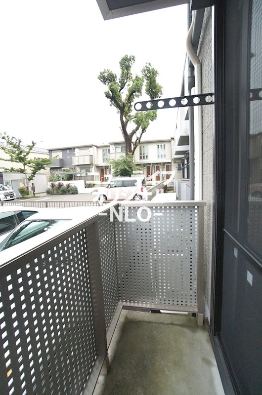 バルコニー　前面は駐車場につき、日当たり良好です☆