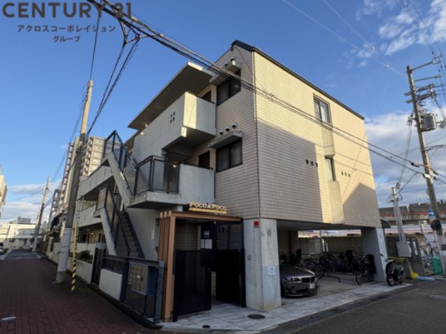 建物外観　敷地内に駐輪場、駐車場があります