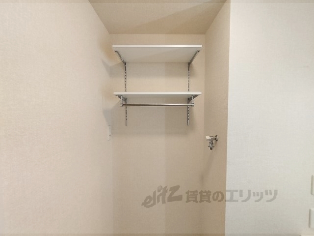 収納　洗濯機上