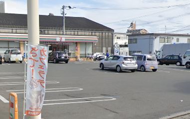 コンビニ　セブンイレブン（コンビニ）まで419m