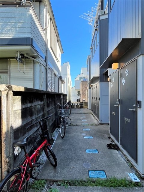 駐車場　駐車場に車を止められます