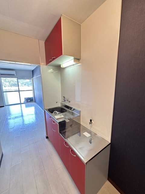 キッチン　別部屋参考写真です