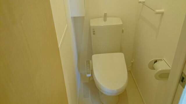 トイレ　もちろん、ウォシュレット付き♪