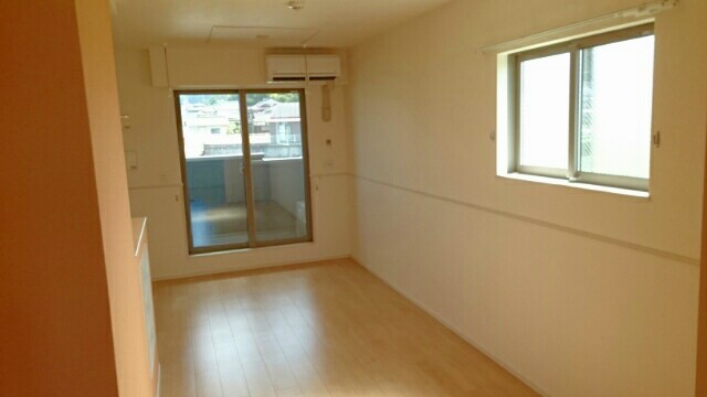 居室・リビング　リビングは１１．８帖です◇