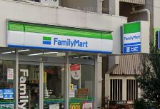 コンビニ　ファミリーマート 白山五丁目店（コンビニ）まで84m