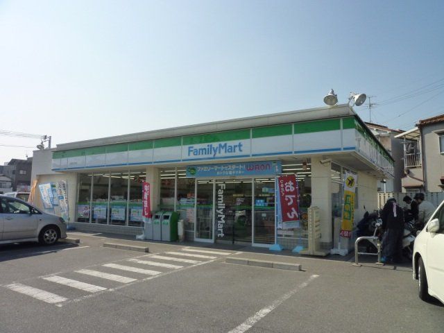 コンビニ　ファミリーマート八尾南本町店（コンビニ）まで10m