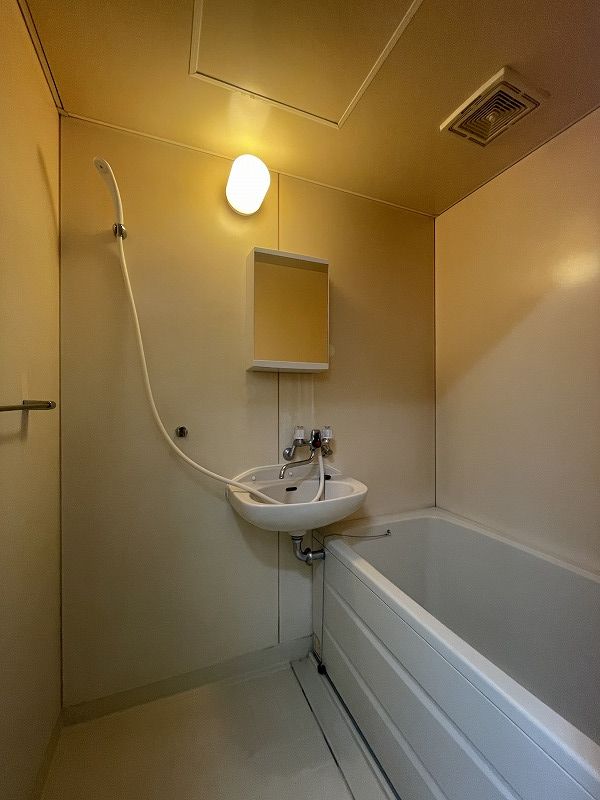 バス・シャワールーム　バス・トイレ別！