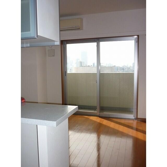 居室・リビング　☆明るい洋室☆