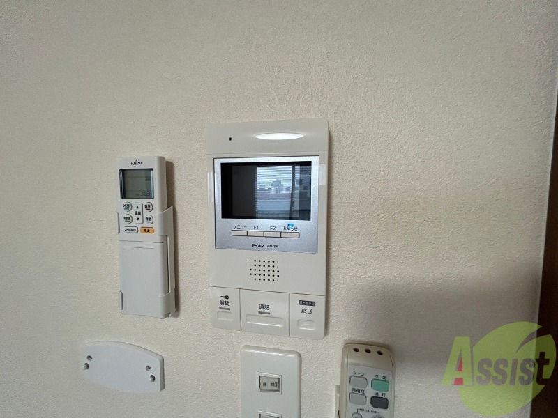 セキュリティ　モニタ付インターホンです。セキュリティ面も安心ですね！