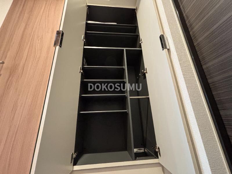 玄関　住まいの顔として相応しい、気品とゆとりのあるエントランス。