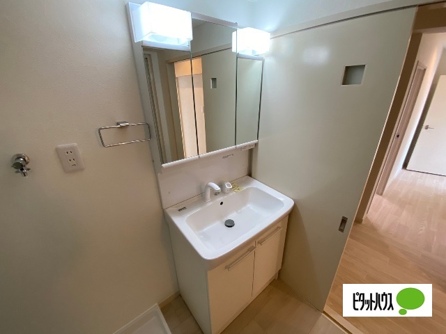 玄関　同物件別室写真