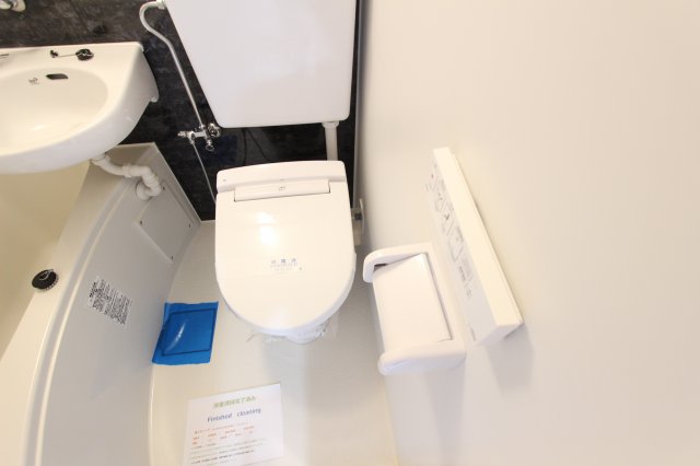 トイレ　同タイプ参考写真です。