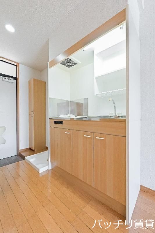キッチン　同型タイプの写真となります　現状用優先