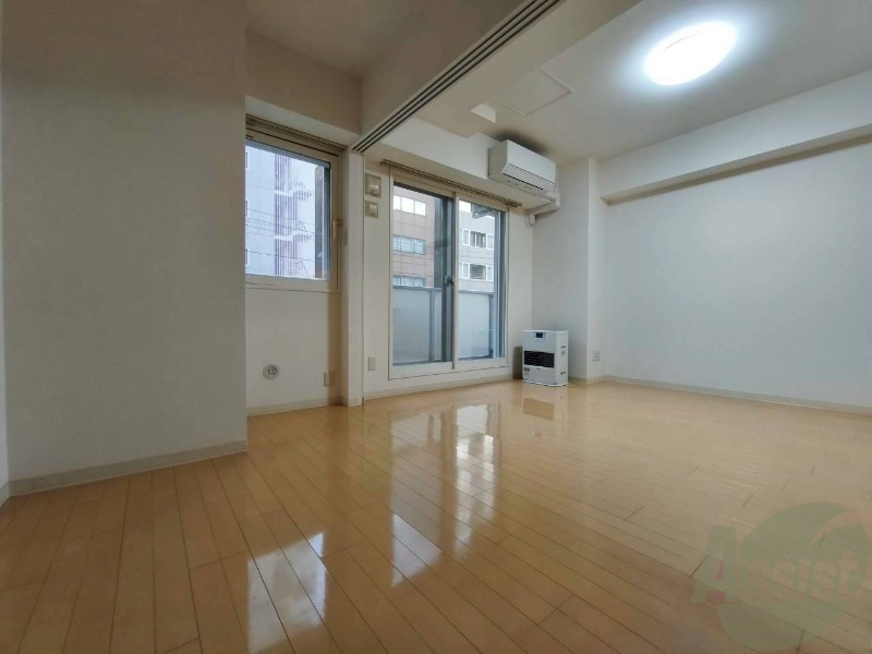 その他部屋・スペース　寝室はこちらです。光が差し込む、温かみのあるお部屋です。