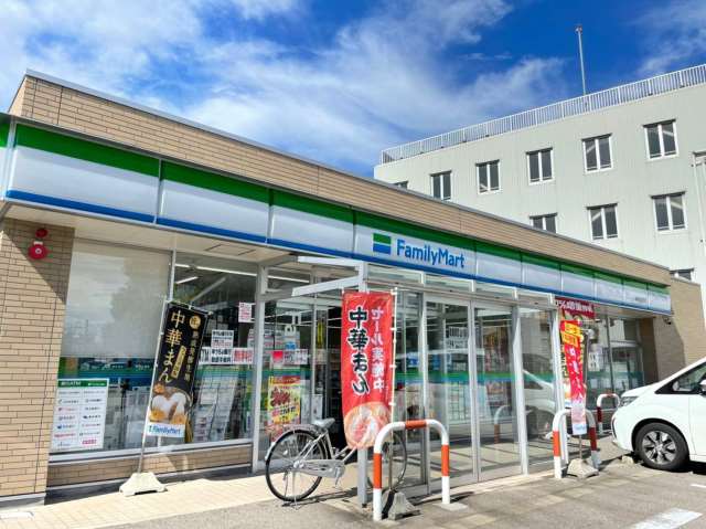 コンビニ　ファミリーマート高岡末広町店（コンビニ）まで1080m