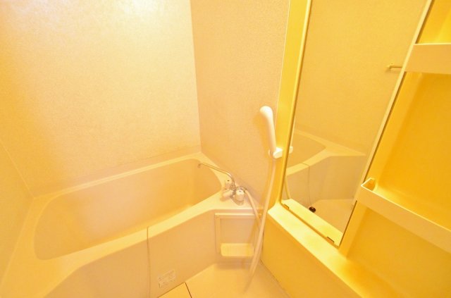 バス・シャワールーム　シンプルで機能的な浴室です♪