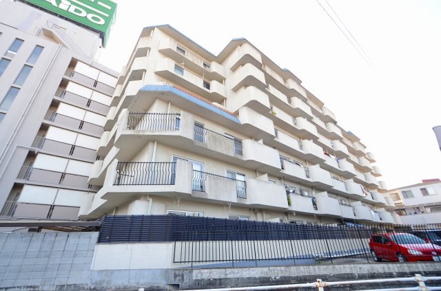 建物外観　オートロック付きでセキュリティ安心