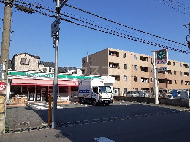 コンビニ　LAWSON１００（コンビニ）まで266m