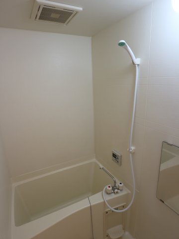 バス・シャワールーム　※別のお部屋の写真となります。