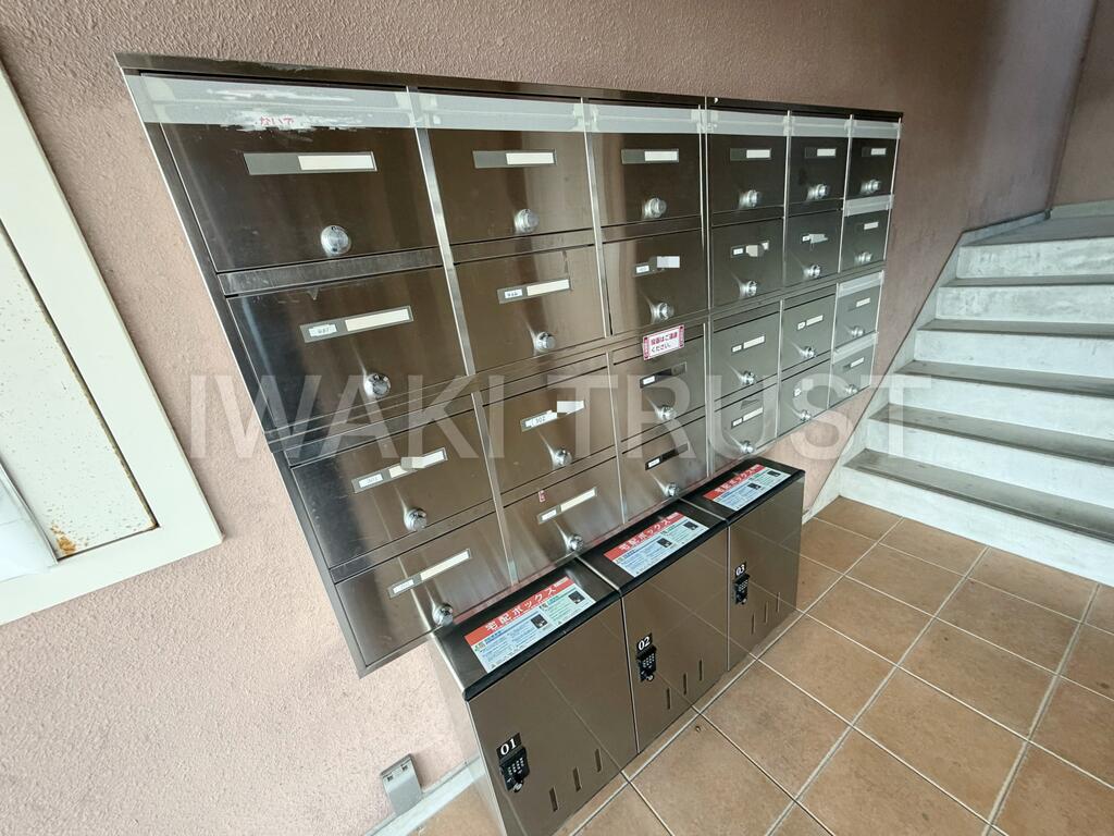 エントランス　エントランスには集合ポストと宅配ボックスがあります