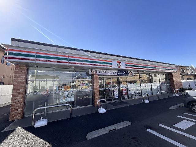コンビニ　セブンイレブン（コンビニ）まで595m