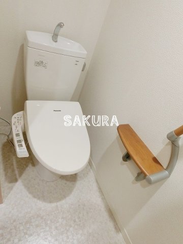 トイレ　嬉しい温水洗浄便座♪