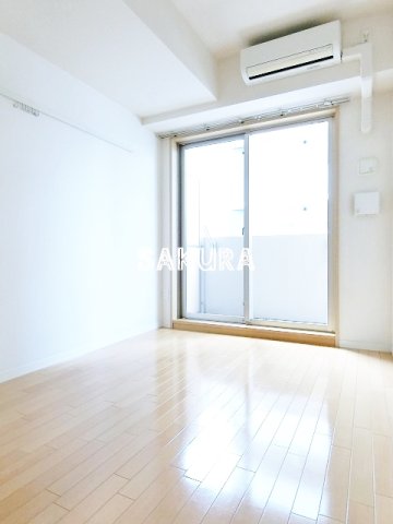 居室・リビング　こちらのリビングで趣味の時間をお楽しみください♪