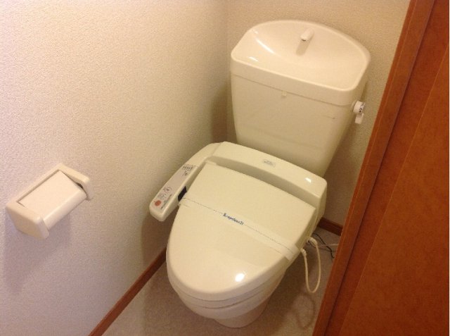 トイレ　温水洗浄便座のため冬でも快適に使えます☆
