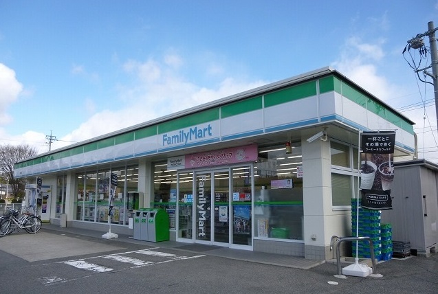 コンビニ　ファミリーマート西高屋店（コンビニ）まで801m