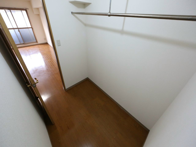 収納　ウォークインクローゼット（収納充実してます）