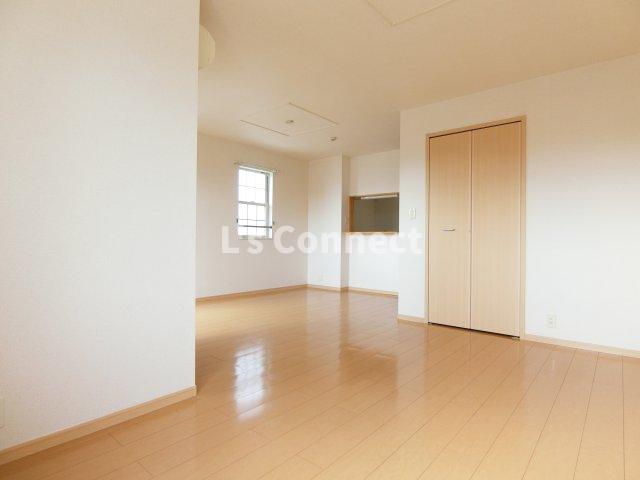 その他部屋・スペース　角部屋で２面に窓があります。