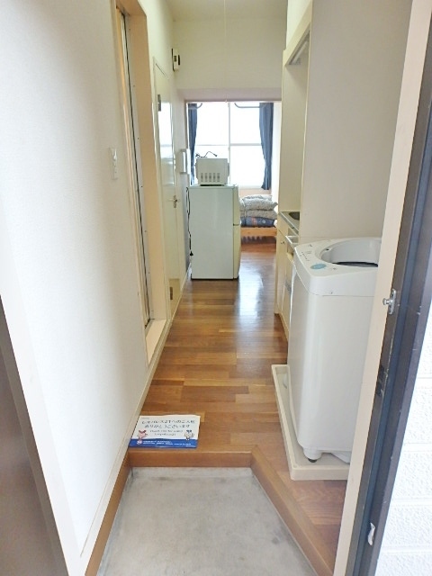 玄関　家具はありません。