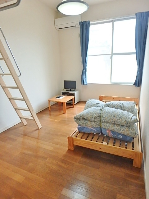 居室・リビング　家具はありません。