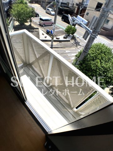 バルコニー　バルコニーからの眺めを楽しみながら食事をしませんか