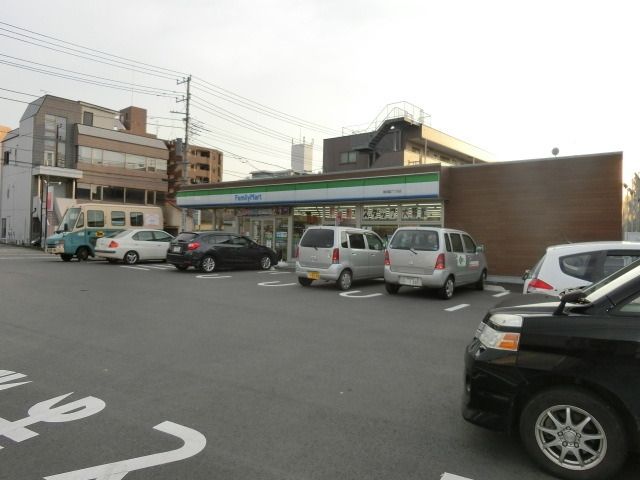 コンビニ　ファミリーマート（コンビニ）まで370m