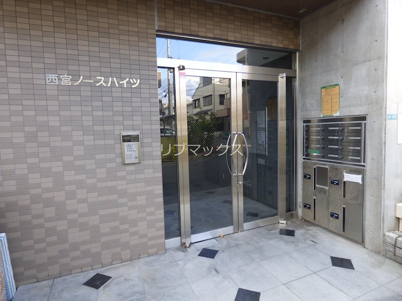 エントランス　当店は家主強制でない場合、消毒・抗菌代や安心サポート代など不