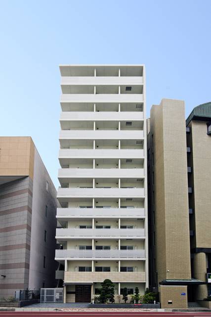 建物外観　１２階建ての賃貸マンション