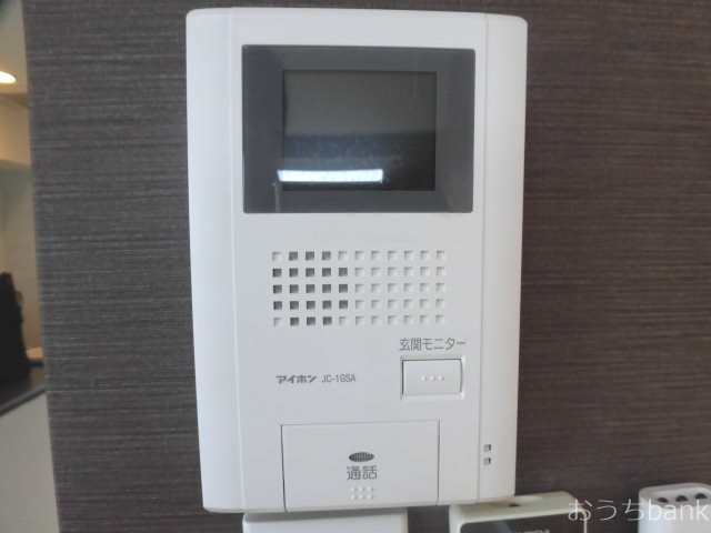 セキュリティ　モニター付きインターホンがついています。